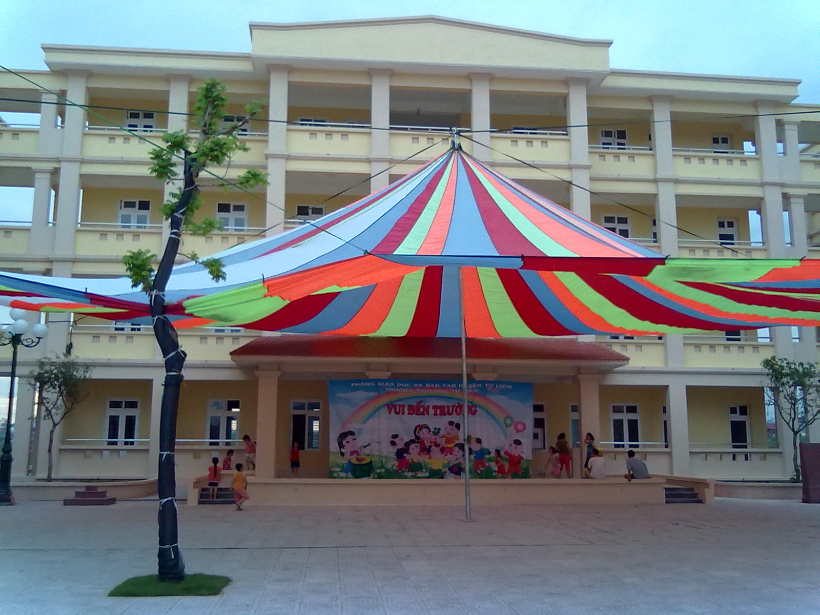 du-che-su-kien-san=truong