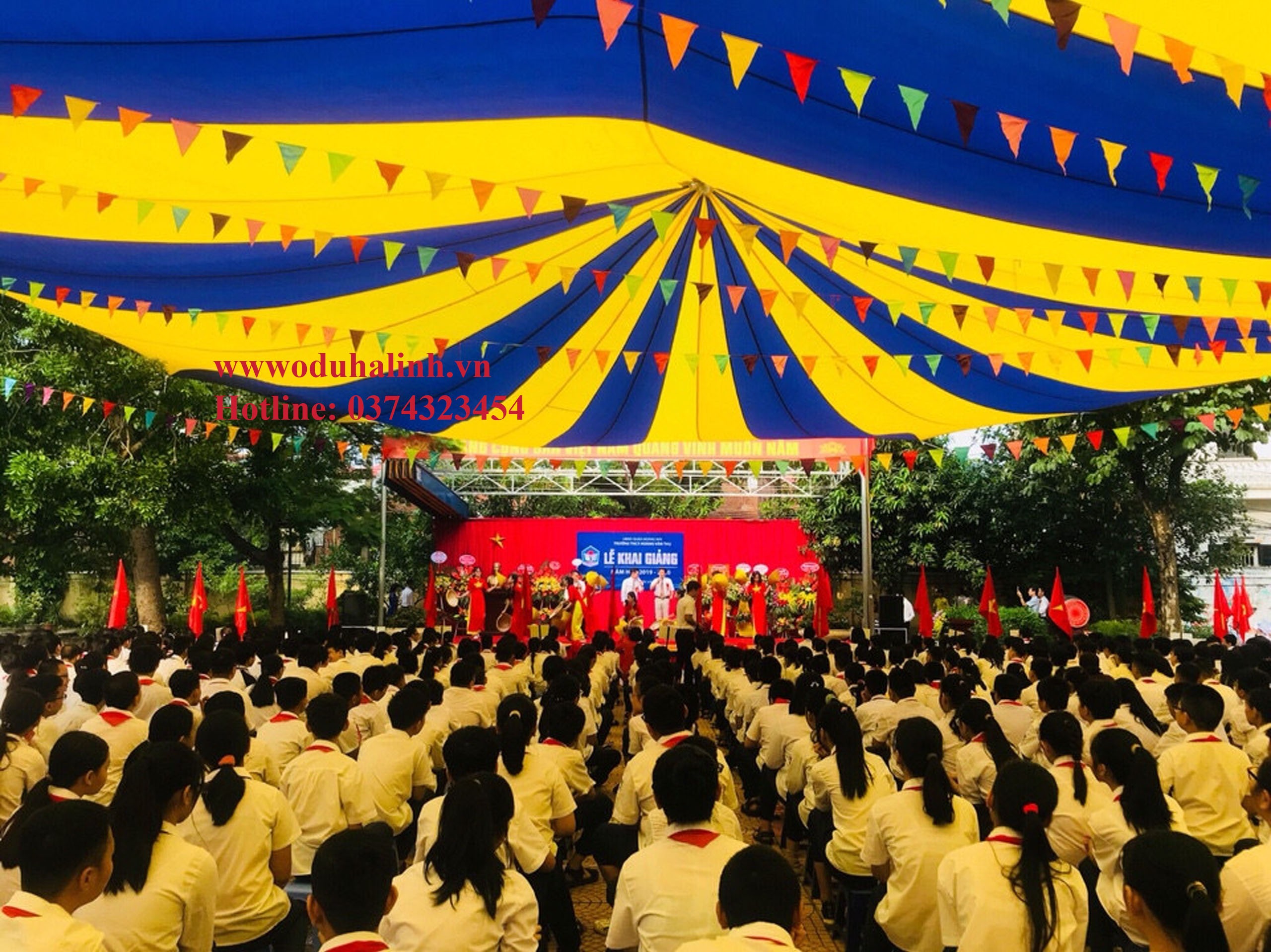 dù che trương học ngoài trời