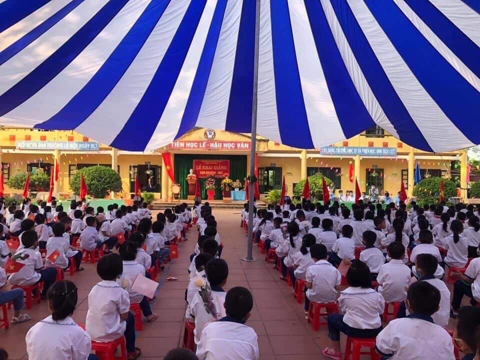 Dù sân trường dạng tròn