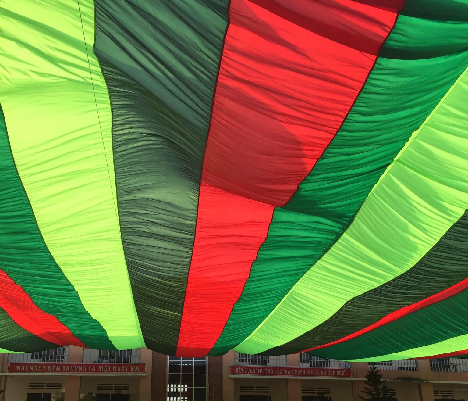 du-che-san-truong-su-kien-lon